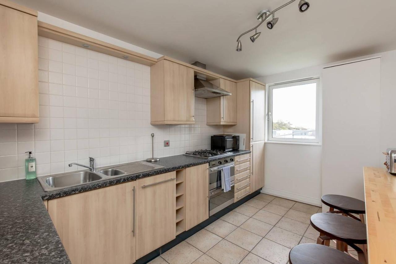 Altido Cool Space Old Town 3Bed Apt With Balcony And Parking Edinburgh Eksteriør bilde